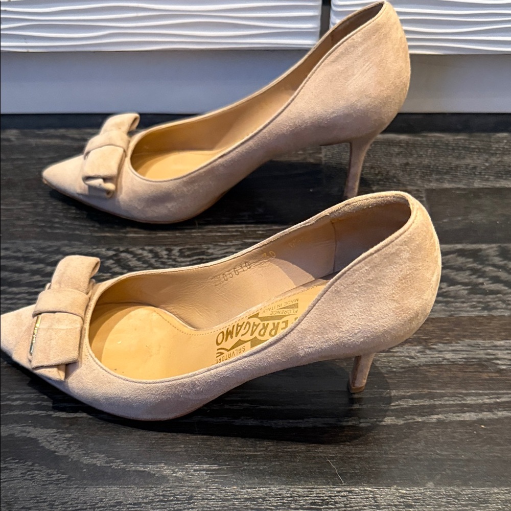 Salvatore Ferragamo Women's Beige Suede Heels sz 6.5 - Picture 6 of 17